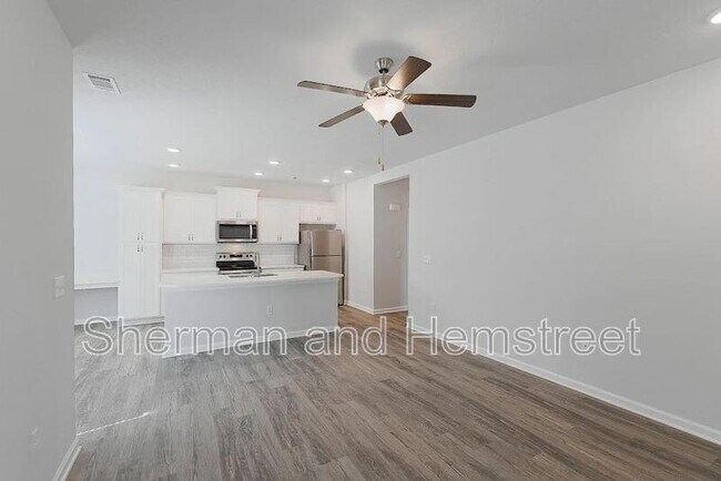 Building Photo - 2034 Lotus Dr