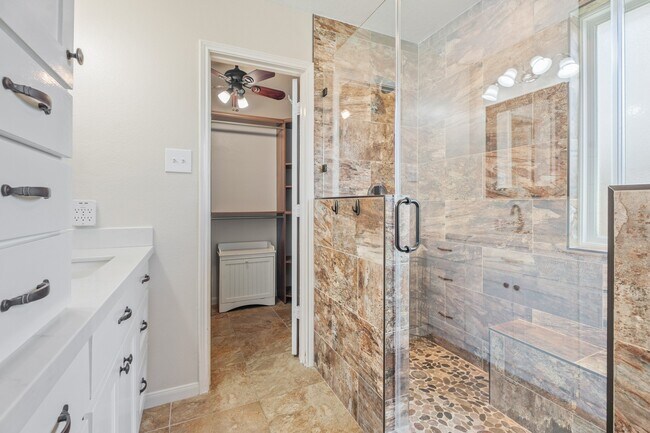 Building Photo - 5817 Vineyard Hill Dr