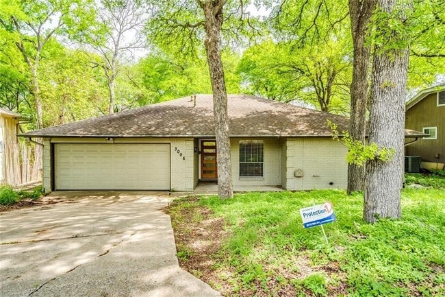Building Photo - 3006 Lakeside Dr