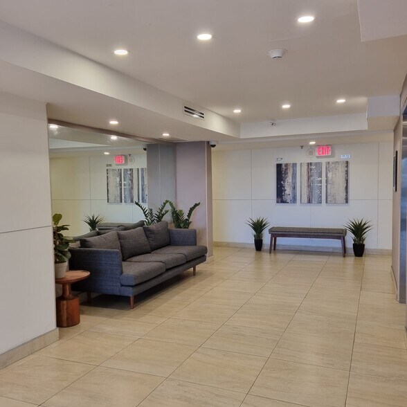 Building Photo - 105 Lake Emerald Dr