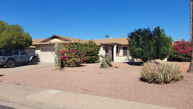 Building Photo - 3158 W Marconi Ave