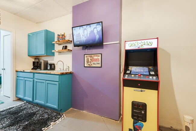 Building Photo - 2201 NW 12th St