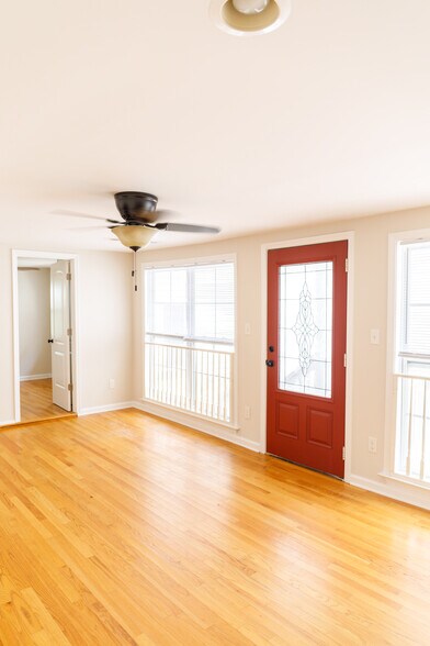 Building Photo - 116 America St