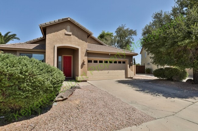 Building Photo - Spacious 4-Bedroom Home with Pool in Gilbe...