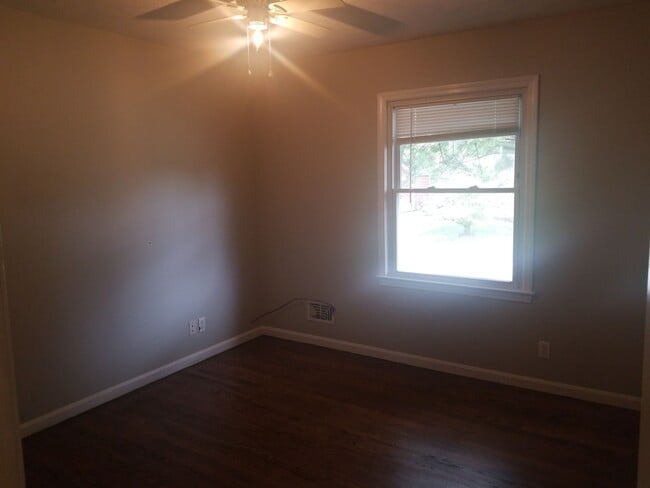 Building Photo - 9712 Mary Dell Ln