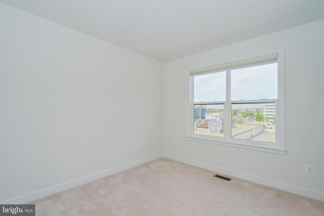 Building Photo - 8337 Looking Glass Way
