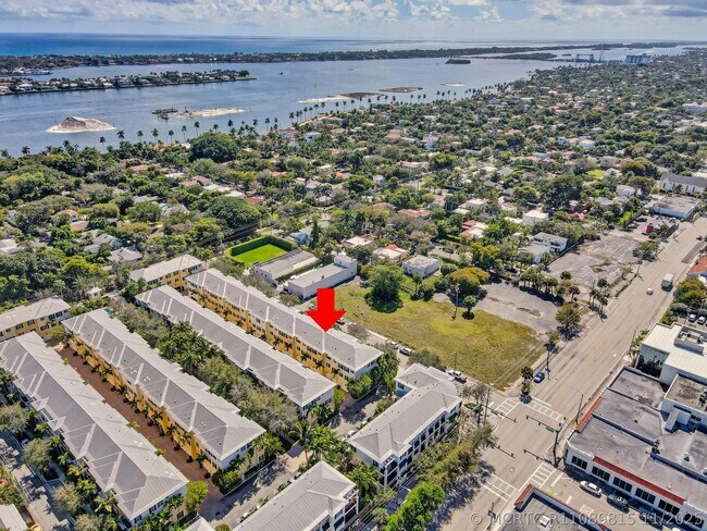 Building Photo - 343 Flamingo Dr