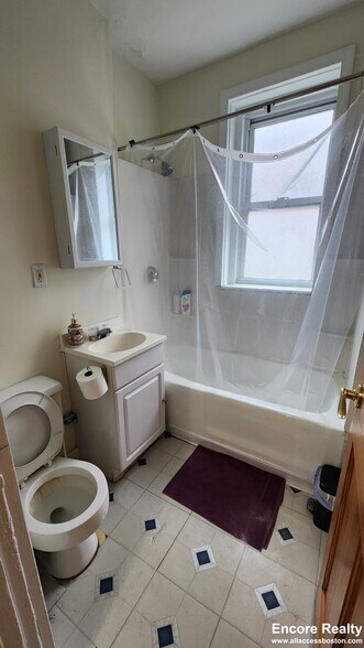Building Photo - 352 Riverway