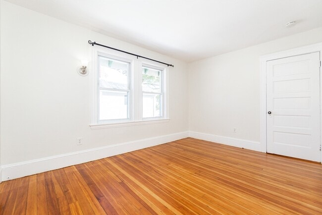 Building Photo - 359 Concord St