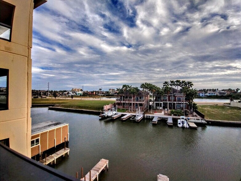 Building Photo - 6403 Padre Blvd