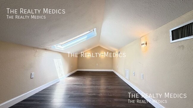 Building Photo - 35 Hill Ave