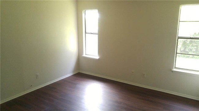 Building Photo - 1608 Dale Cove