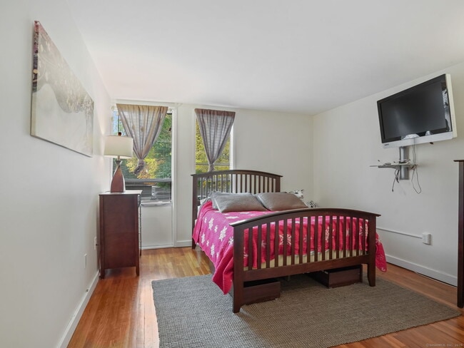 Building Photo - 160 Fairfield Woods Rd