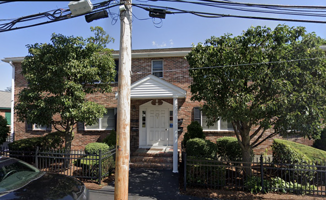 Primary Photo - 12 Cutter St