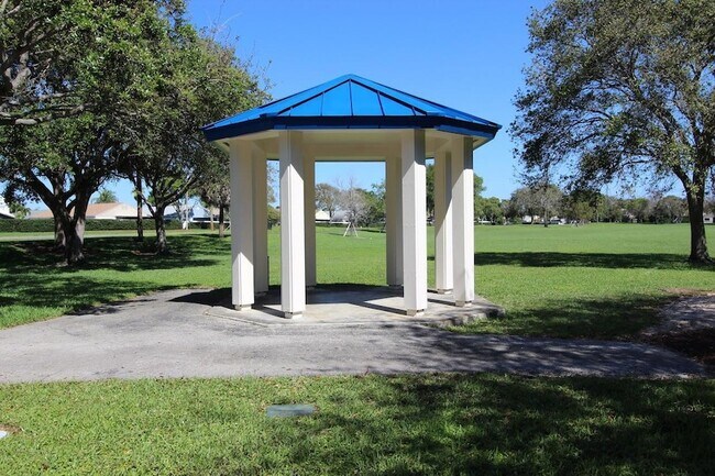 Building Photo - 22 Walcott Dr