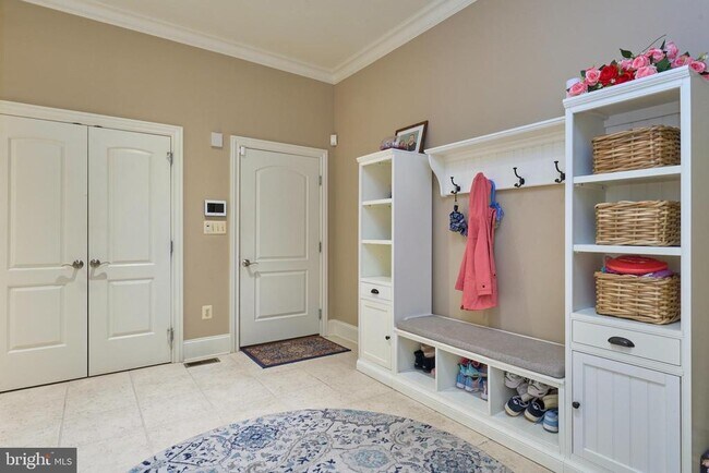 Building Photo - 7841 Montvale Way