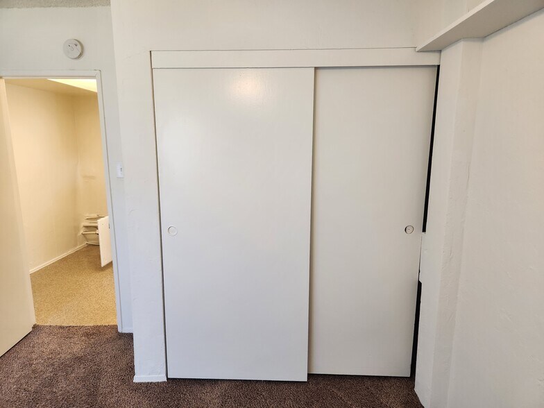 Building Photo - 1400 Freeman Ave