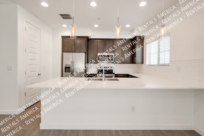 Building Photo - 4100 S Pinelake Way