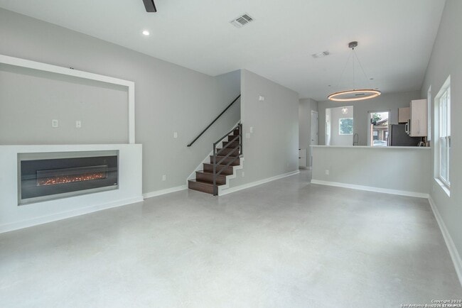 Building Photo - 817 Potomac St