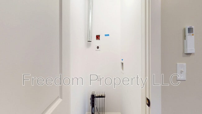 Building Photo - 130 Center St