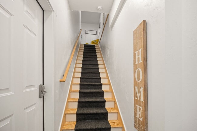 Building Photo - 420 N 6th Ave