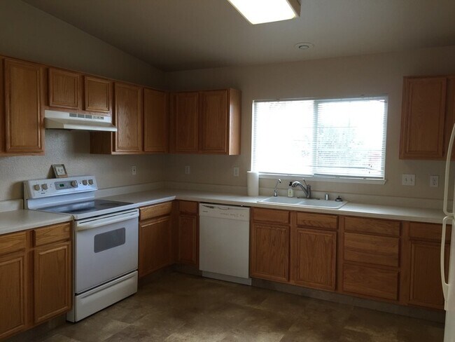 Building Photo - Beautiful home with RV Parking!!!!!!