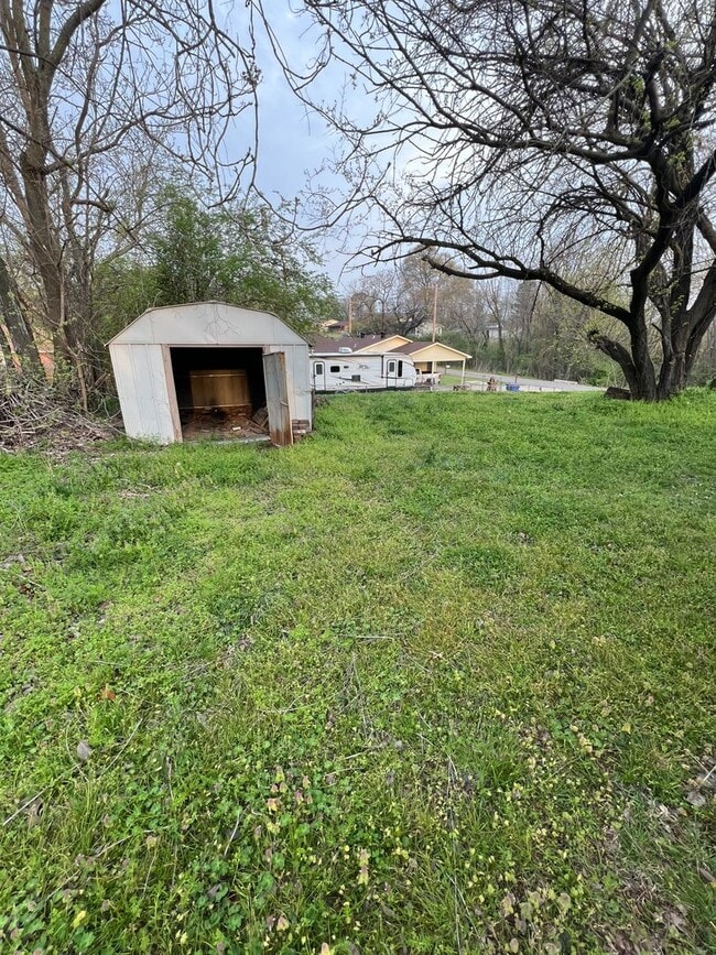 Building Photo - 4 Bed 1.5 Bath House, Total Electric with ...