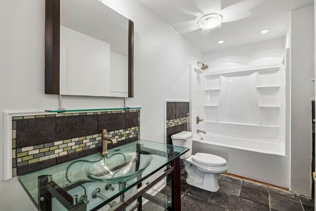 Building Photo - Experience the perfect blend of privacy and open space in this beautifully maintained 3-bedroom, ...