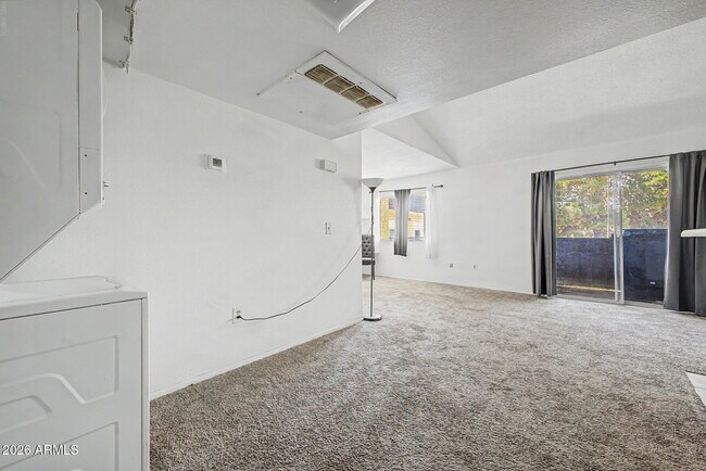 Building Photo - 461 W Holmes Ave