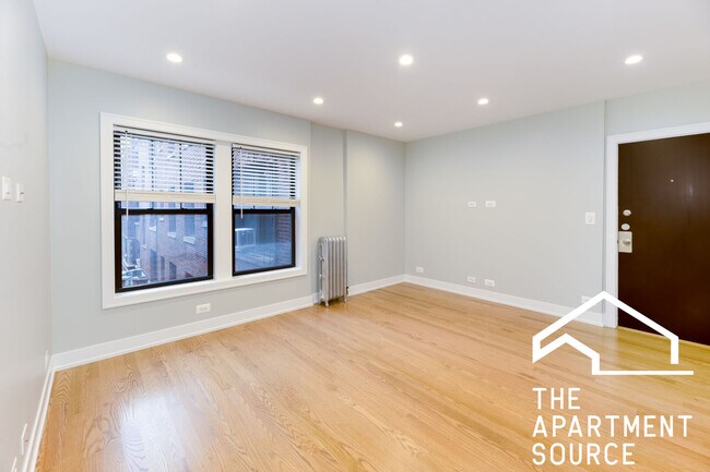 Building Photo - 516 W Cornelia Ave