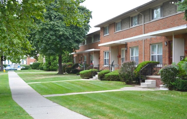 Building Photo - Stratford Villa - Oak Park, MI