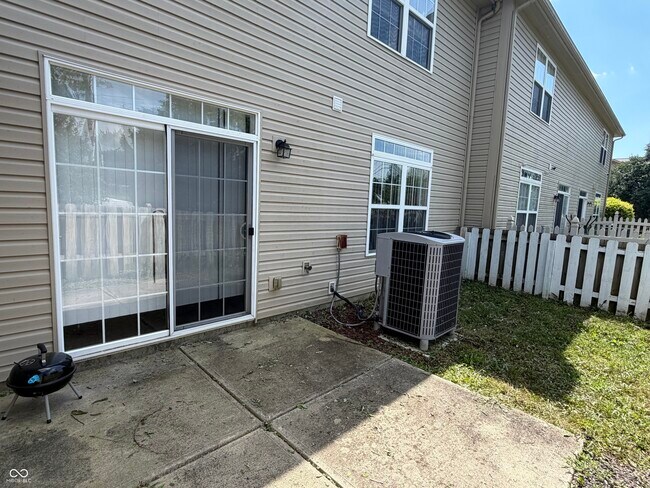 Building Photo - 2424 Boyer Ln
