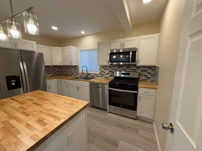 Building Photo - Completely remodeled ranch in Wyoming