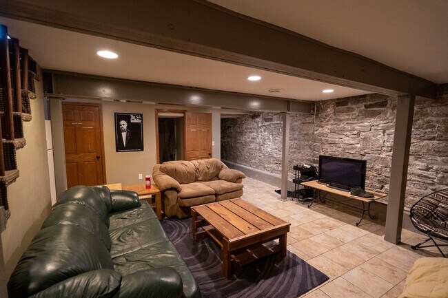 Building Photo - 1101 22nd Ave SE