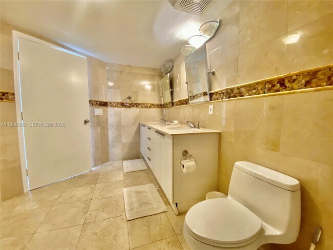 Building Photo - 16699 Collins Ave