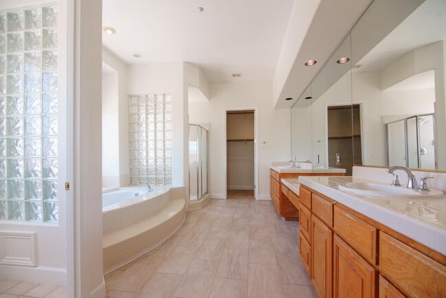 Building Photo - 26148 Legends Ct