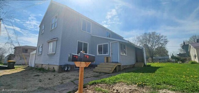 Primary Photo - 111 E Elizabeth St