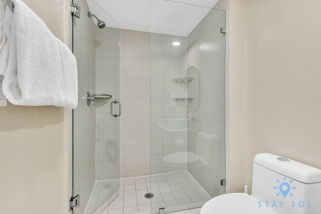 Building Photo - 2602 E Hallandale Beach Blvd