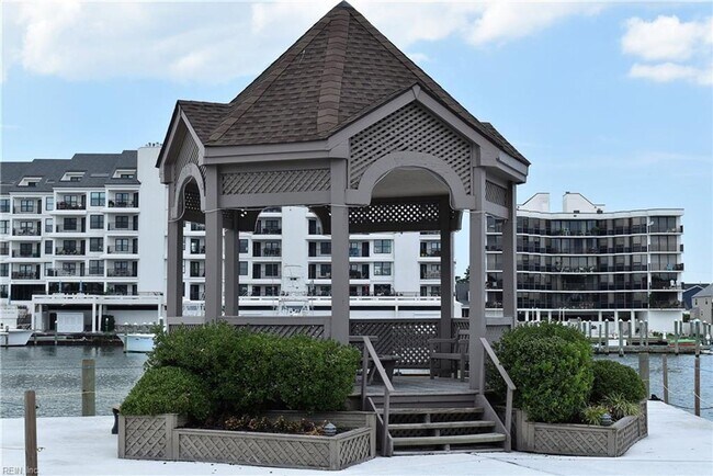 Building Photo - 401 Harbour Point