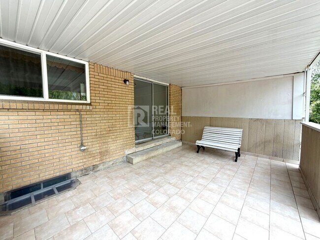 Building Photo - 511 E Panama Dr