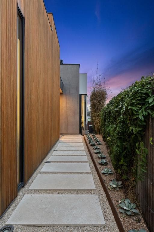 Building Photo - 910 W Johanna St