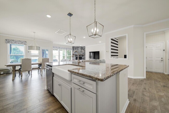 Building Photo - Charming 5 Bed 2.5 Bath home in Fort Mill!