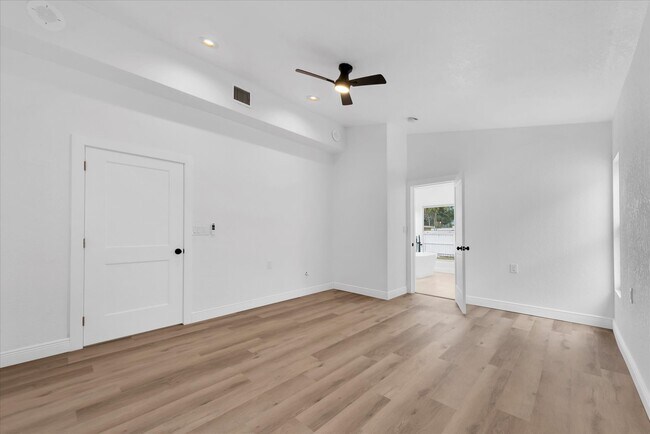 Building Photo - 3811 Huntington St NE