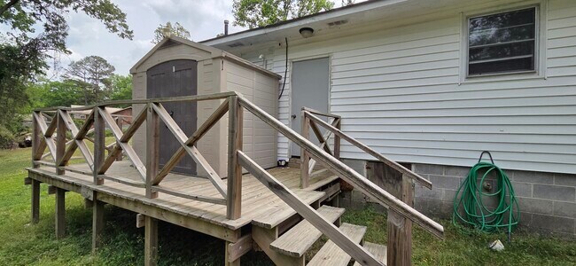 Building Photo - 389 Collins Rd