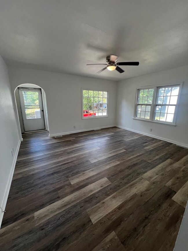 Building Photo - 210 N Lincoln Ave