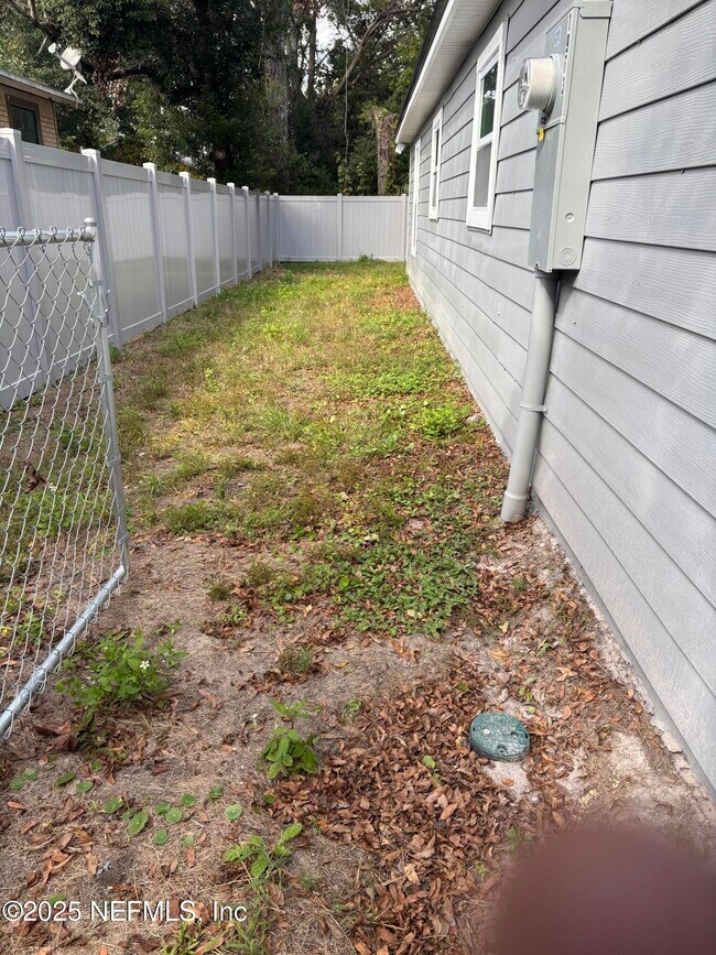 Building Photo - 1963 W 4th St