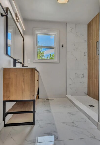 Building Photo - 1923 Overton Dr