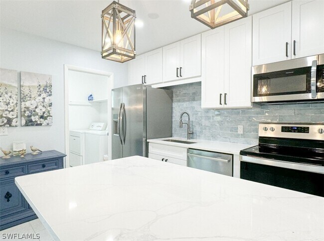 Building Photo - 788 Park Shore Dr