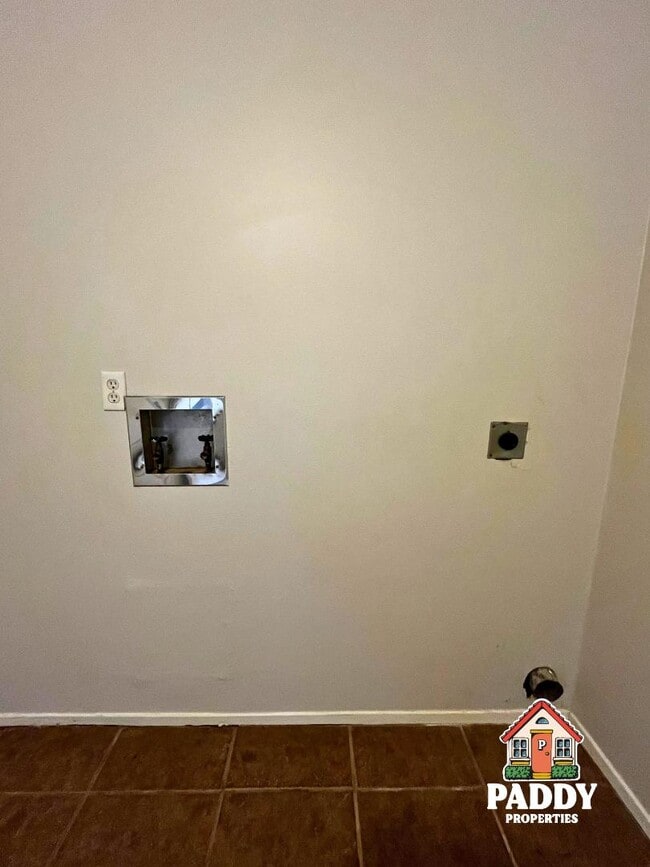 Building Photo - 102 Farm to Market 1001