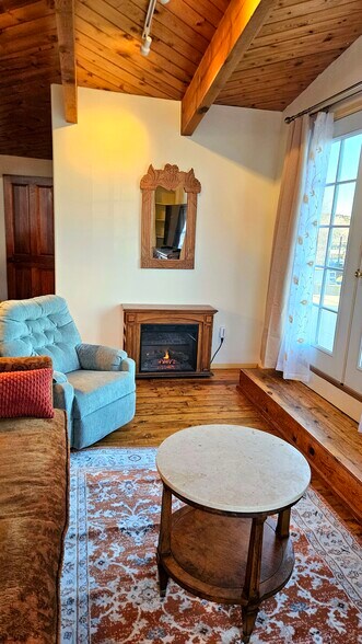 Building Photo - 409 La Joya Rd